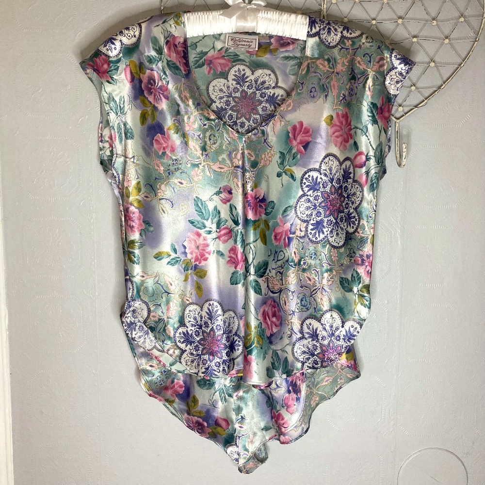California Dynasty Women’s Floral Short Pajamas size Medium
